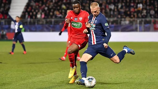 包含转折点阿贾克斯完成体检，法国杯赛前攻防权衡，目标明确，年轻球员得到机会的词条