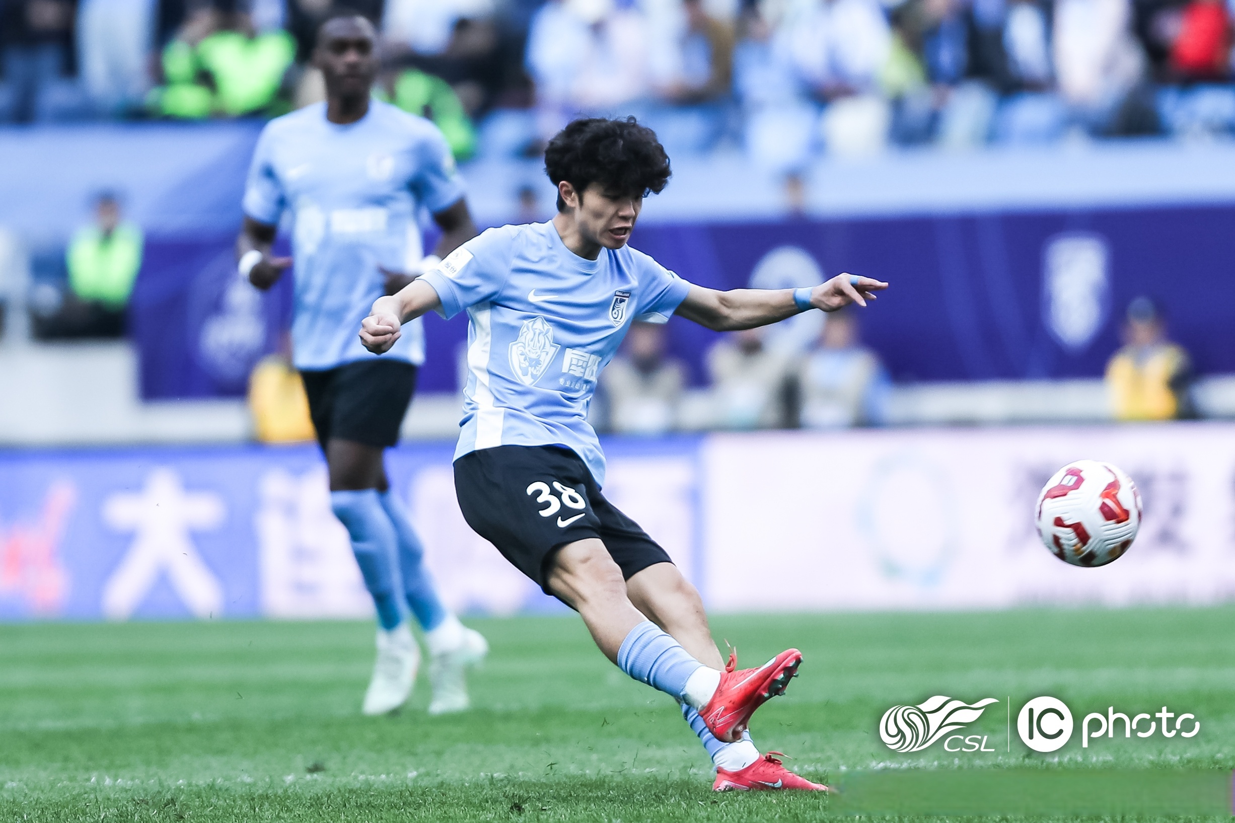  本钢齐振个人简历 