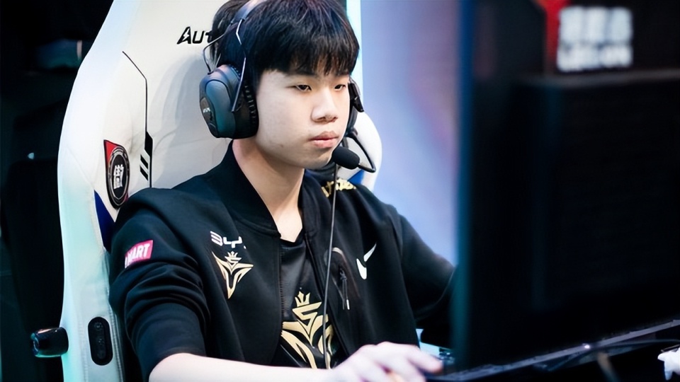 关于Rookie回归赛场,关键助攻首场状态亮眼,RNG观众沸腾!的信息 关于Rookie回归赛场,关键助攻首场状态亮眼,RNG观众沸腾!的信息